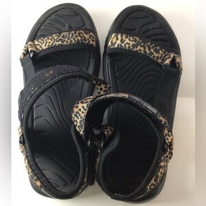 Fila Andros Leopard Print Strappy Slip-On Sporty Womens Hiking Sandal  Size 7
